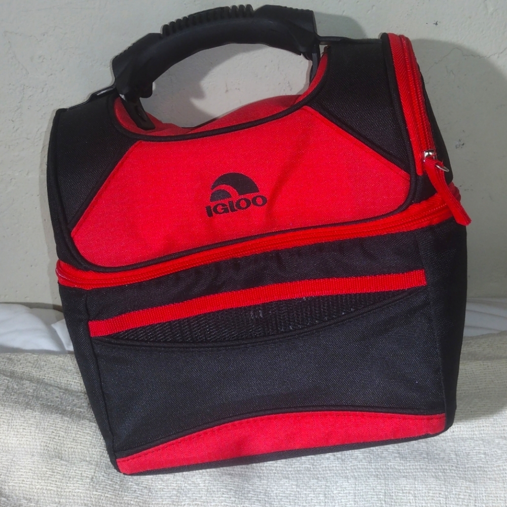 Igloo Playmate Gripper Black & Red insulated multi compartment lunch Cooler Bag